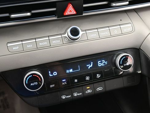 Used 2024 Hyundai Elantra SEL image 24