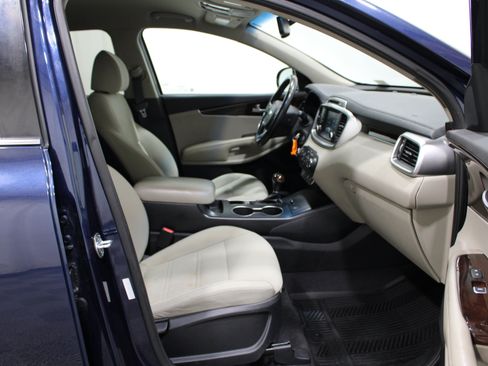 Used 2018 Kia Sorento FWD image 22