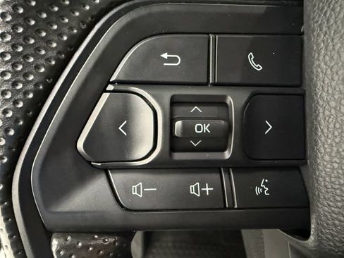 Used 2025 Toyota Tacoma SR5 AWD/4WD image 10