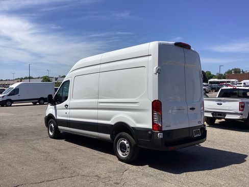 Used 2024 Ford Transit 250 148 High Roof RWD image 4