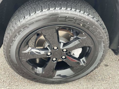 Used 2023 Jeep Grand Cherokee Limited w/ Black Appearance Package image 9