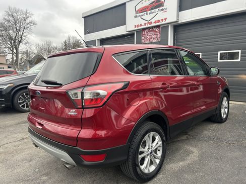 Used 2017 Ford Escape SE image 6
