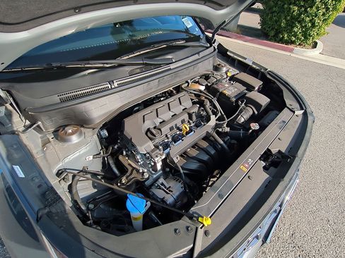 Used 2025 Hyundai Venue SEL image 29