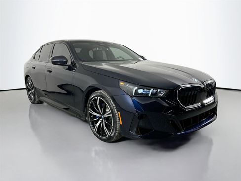 New 2026 BMW 530i xDrive w/ M Sport Package AWD/4WD image 4