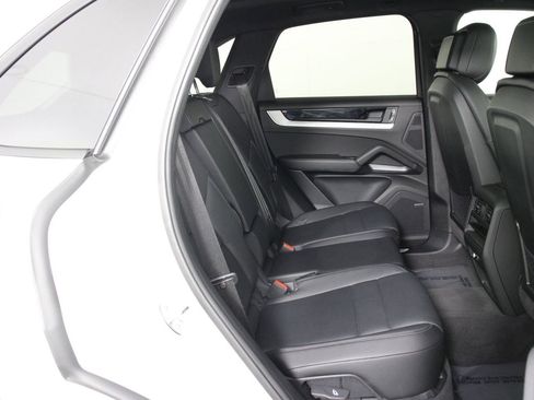 Certified 2025 Porsche Cayenne image 32