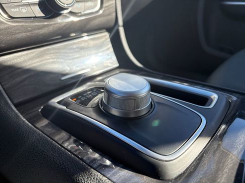 Used 2019 Chrysler 300 Touring w/ Chrome Appearance Package image 25