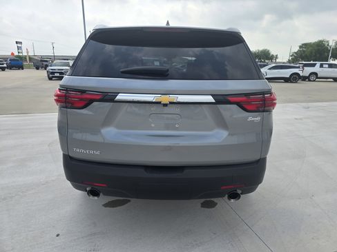 Used 2023 Chevrolet Traverse LS FWD image 4