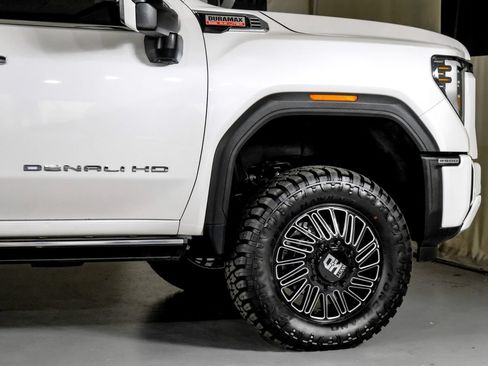Used 2024 GMC Sierra 3500 Denali w/ Denali Reserve Package AWD/4WD image 8