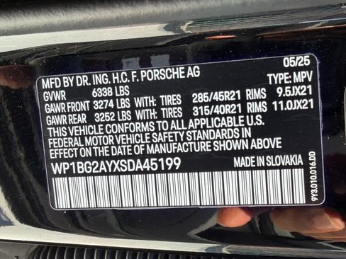 Certified 2025 Porsche Cayenne GTS AWD/4WD image 37