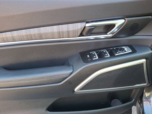 Used 2024 Kia Telluride EX w/ EX Captain's Chair Package image 16