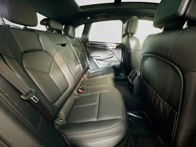 Certified 2025 Porsche Macan AWD/4WD image 23