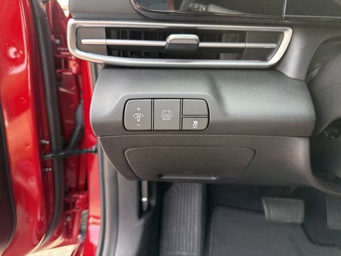 Used 2024 Hyundai Elantra Blue image 13