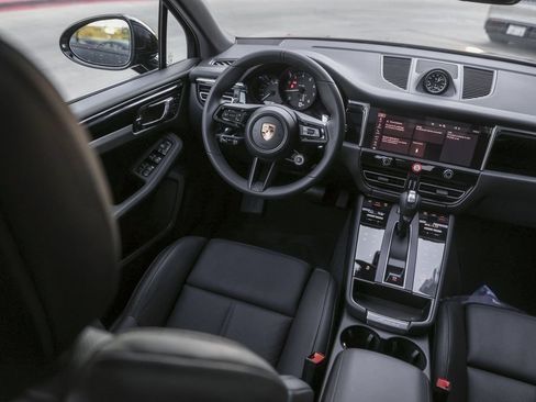 Certified 2026 Porsche Macan AWD/4WD image 36