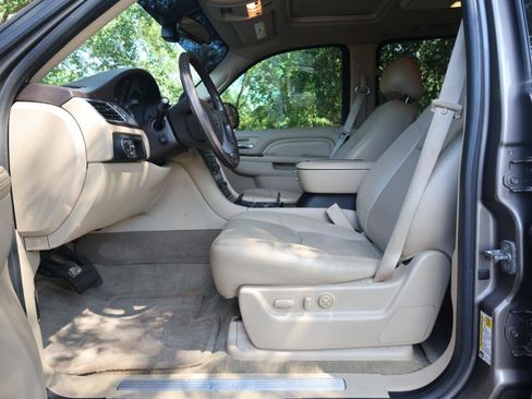 Used 2012 Cadillac Escalade ESV Premium AWD/4WD image 9