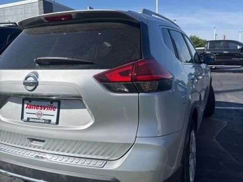 Used 2017 Nissan Rogue S w/ S Appearance Package FWD image 2