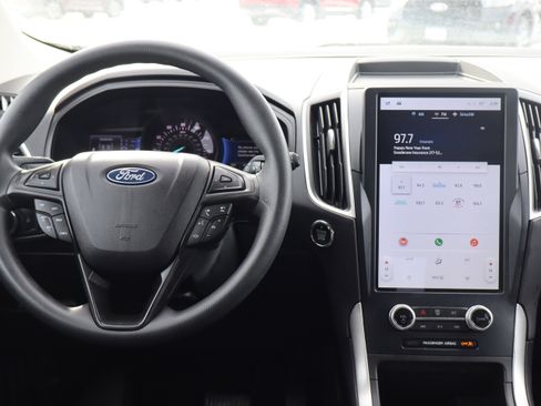 Used 2023 Ford Edge SE image 13