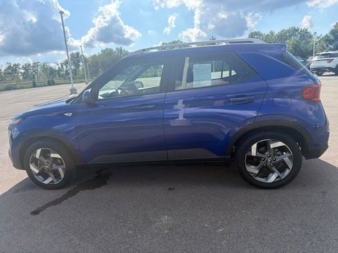 Used 2021 Hyundai Venue SEL FWD image 11