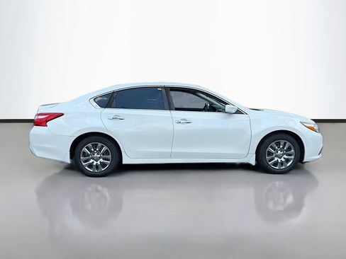 Used 2016 Nissan Altima 2.5 S w/ Power Driver Seat Package FWD image 4