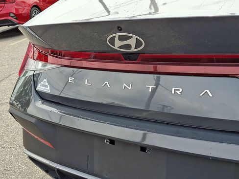 Used 2024 Hyundai Elantra SEL FWD image 17