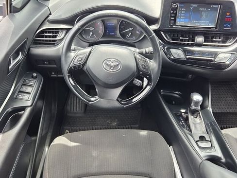 Used 2018 Toyota C-HR XLE FWD image 9
