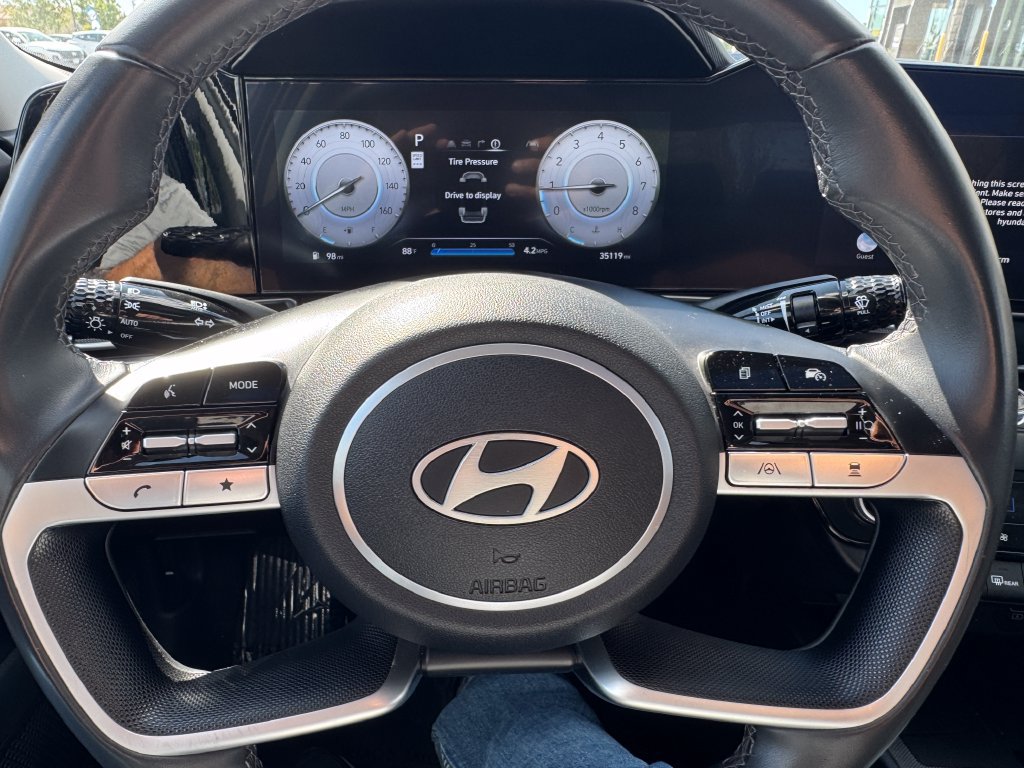 Certified 2025 Hyundai Elantra SEL FWD image 32