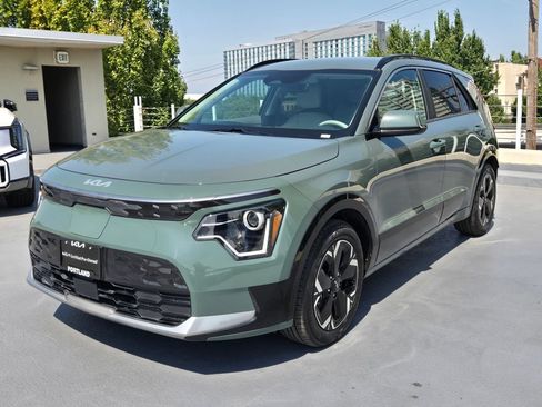Used 2023 Kia Niro Wind w/ Wind Preserve Package FWD image 7
