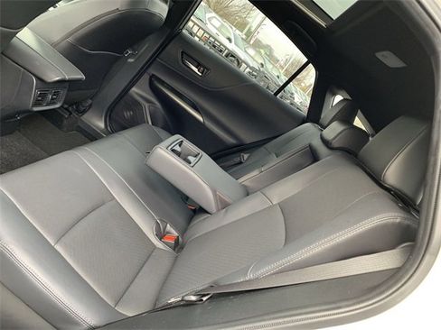 Used 2022 Toyota Venza Limited image 10
