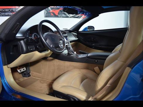 Used 2000 Chevrolet Corvette Coupe w/ Roof Pkg RWD image 10