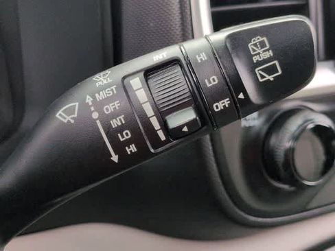 Used 2022 Hyundai Venue SEL FWD image 31