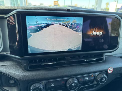 Used 2024 Jeep Wrangler Unlimited AWD/4WD image 13