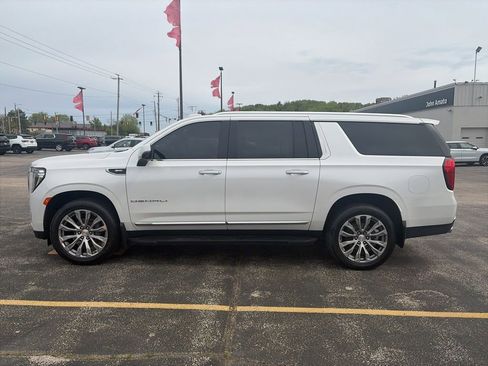 Used 2021 GMC Yukon XL Denali AWD/4WD image 3