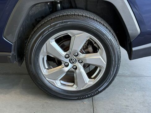 Certified 2021 Toyota RAV4 XLE Premium image 18