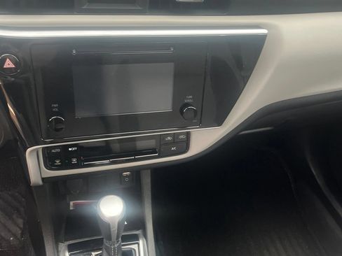 Used 2018 Toyota Corolla LE FWD image 15