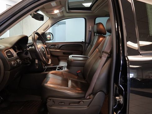 Used 2013 Chevrolet Avalanche LT w/ Suspension Package, Off-Road image 6