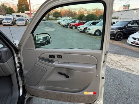 Used 2005 Chevrolet Tahoe Z71 w/ Preferred Equipment Group image 11