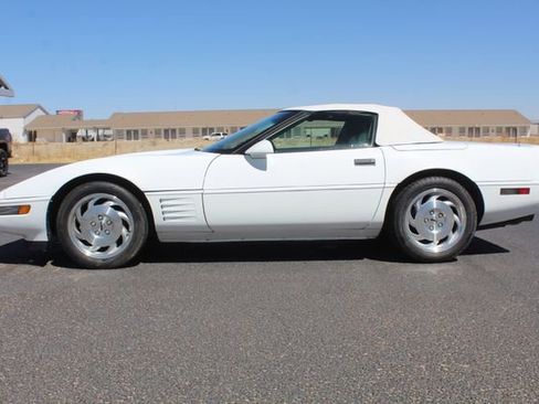 Used 1993 Chevrolet Corvette Convertible RWD image 6