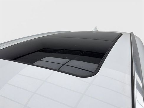 Used 2024 Genesis GV70 2.5T w/ Select Package image 13