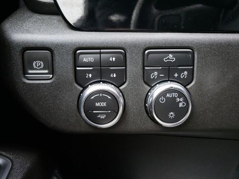 Used 2023 GMC Sierra 1500 SLE image 21