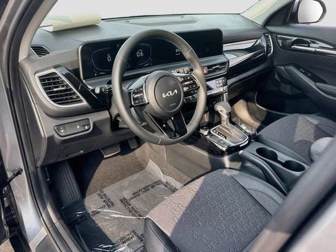 Certified 2025 Kia Seltos S FWD image 9