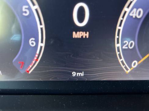 New 2025 Jeep Grand Cherokee Altitude image 21