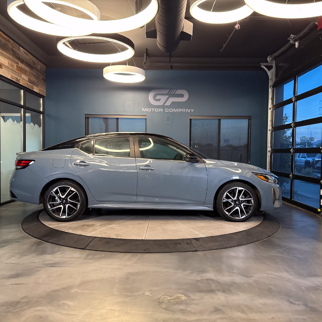 Used 2024 Nissan Sentra SR FWD image 2