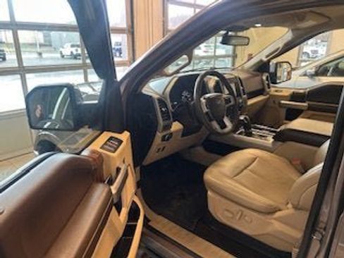 Used 2019 Ford F150 Lariat w/ Equipment Group 502A Luxury image 5