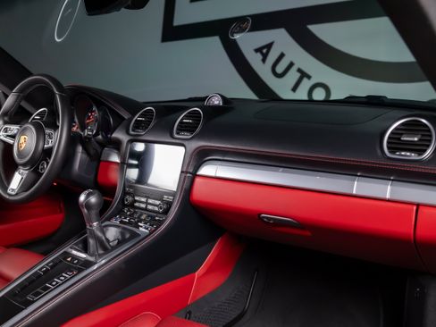 Used 2025 Porsche 718 Cayman RWD image 7