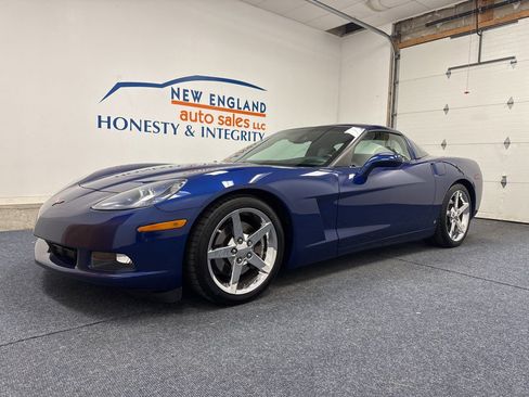 Used 2006 Chevrolet Corvette Coupe w/ Preferred Equipment Group RWD image 1