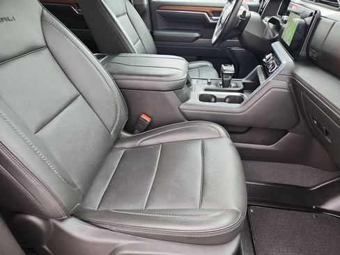 Used 2023 GMC Sierra 1500 Denali w/ Technology Package AWD/4WD image 21