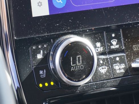 Used 2024 Toyota Highlander Platinum image 30