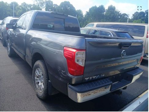 Used 2017 Nissan Titan SV RWD image 4