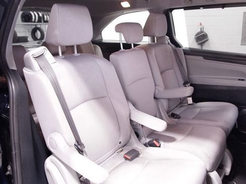 Certified 2024 Honda Odyssey EX image 21