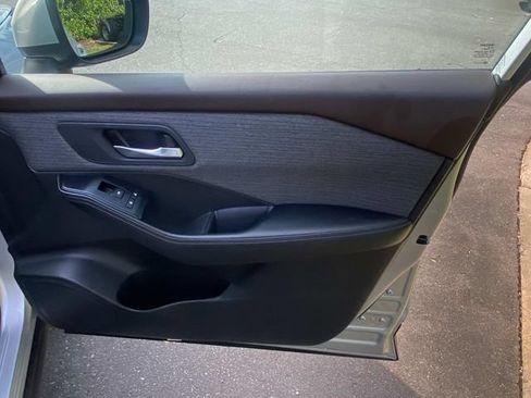 Used 2023 Nissan Rogue SV FWD image 35