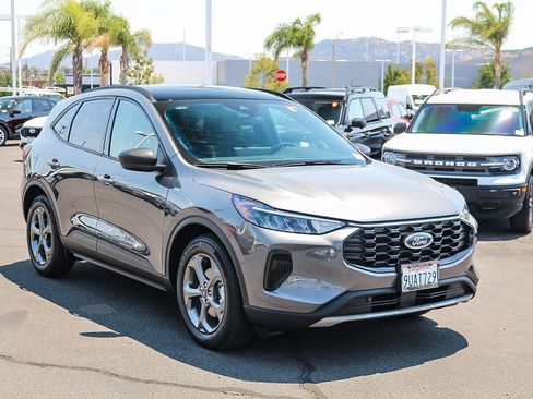 Used 2025 Ford Escape ST-Line w/ Equipment Group 301A image 3